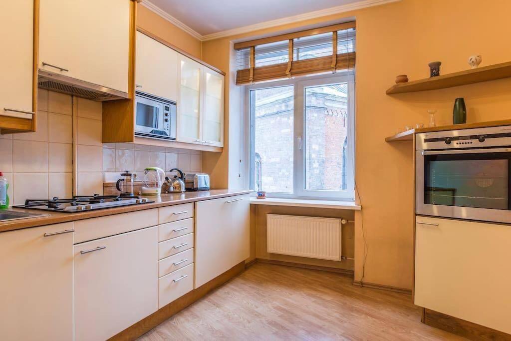 Old Town Apartment Next To Saint Peter'S Church Riga Eksteriør billede