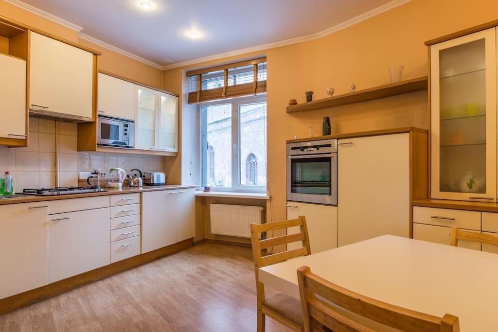 Old Town Apartment Next To Saint Peter'S Church Riga Eksteriør billede